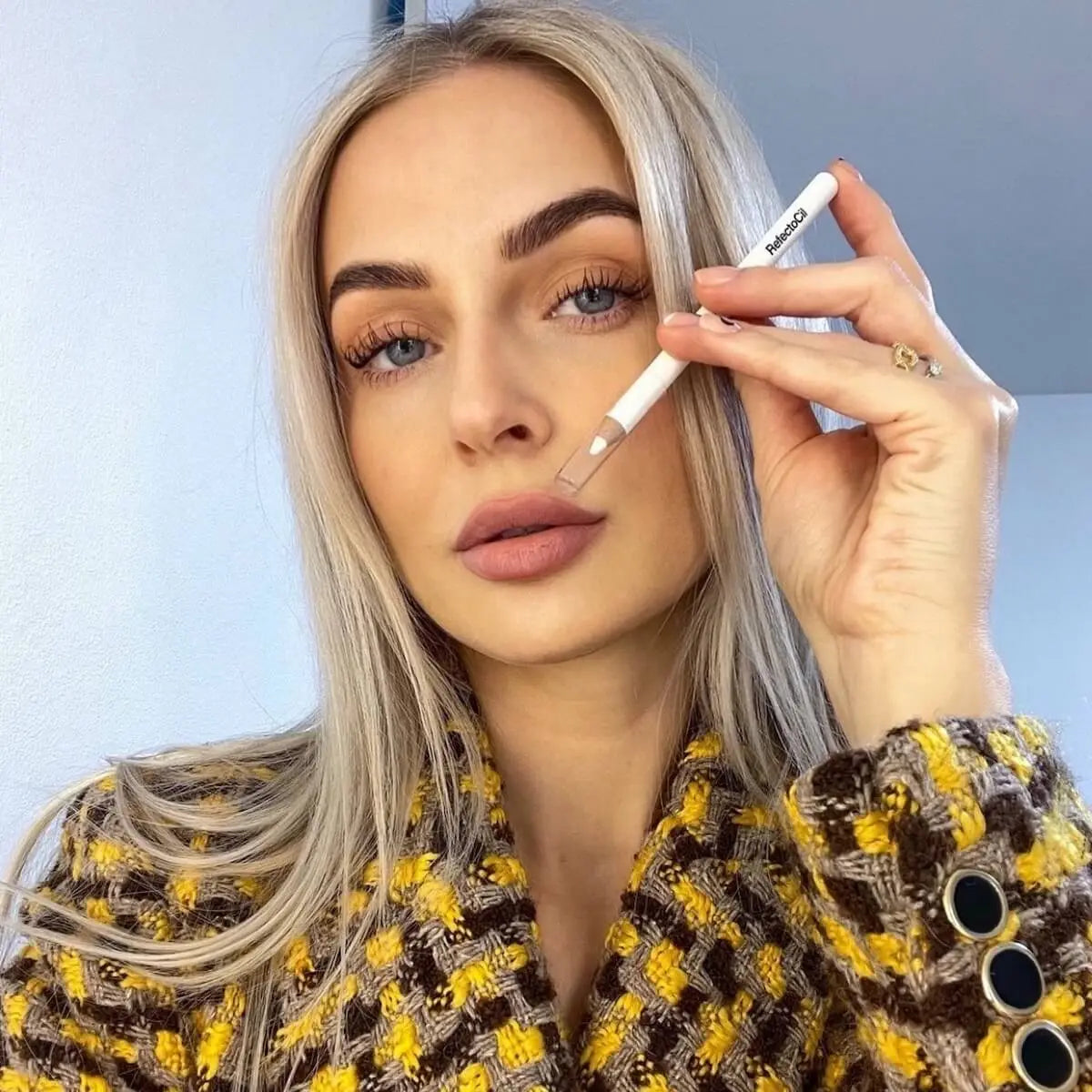 WhiteBrowPencil_Model (1)