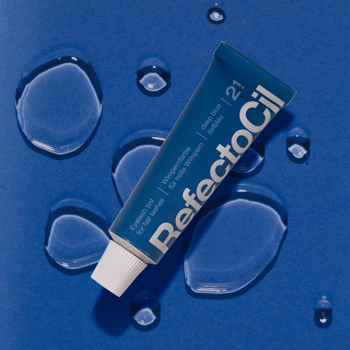 Marketing_Images_RefectoCil_Classic_Colours_Mood_Image_Deep_Blue_2_1_JPG