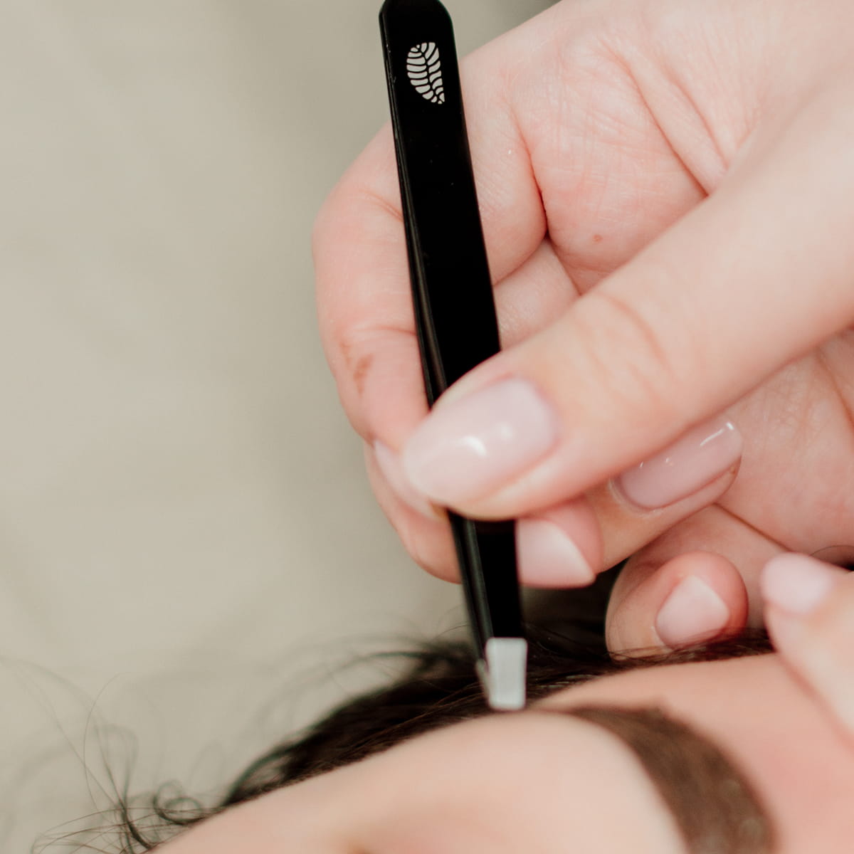 CNZ-Straight-Pro-Tools-Tweezer-in-box