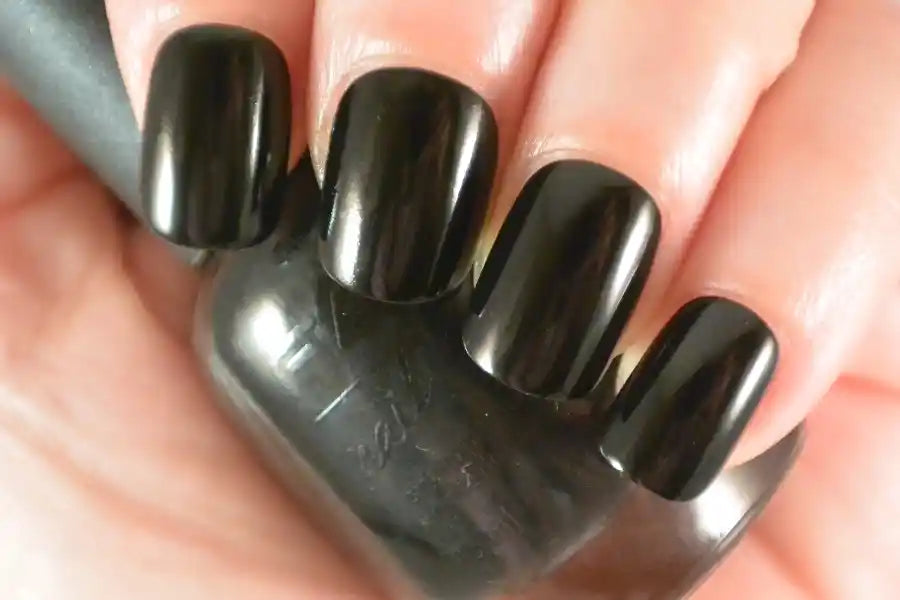 LC D006 black is black – macro