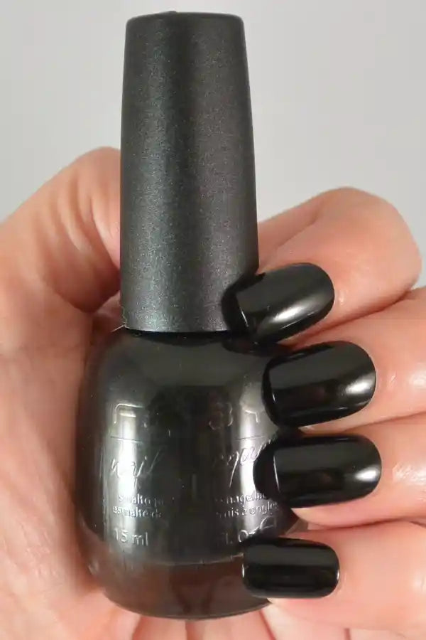 LC D006 black is black